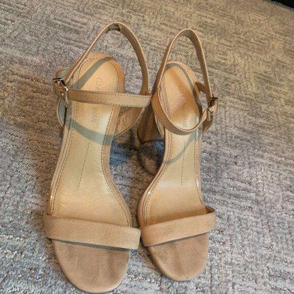 Gianni Bini 6.5 Nude Heels - Picture 2 of 4